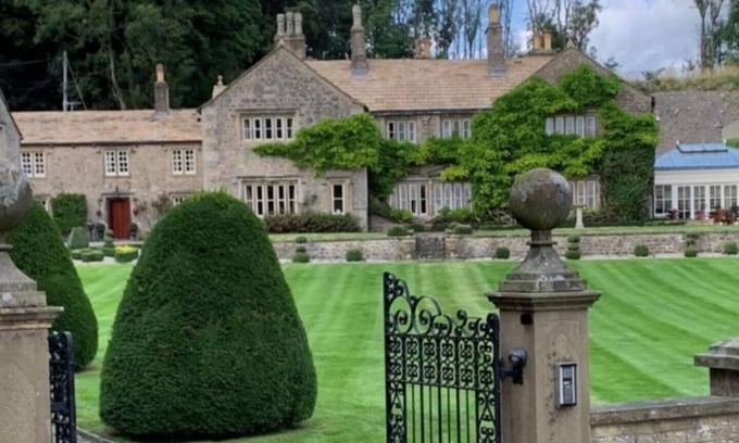 Skipton House | Exceptional Unique 5 Bedroom Manor House