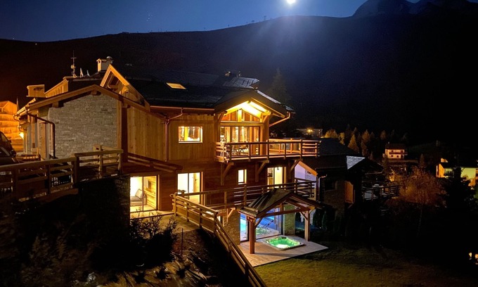 Les Deux Alpes Ski Chalet | Exceptional view, Swimming pool, Sauna, Jacuzzi, Cinema, Massage, Billiards, Sport
