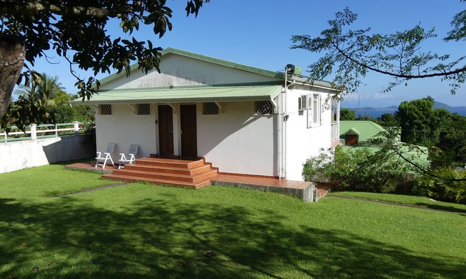 Trois-Rivieres House | Exceptional view of the Saintes Archipelago