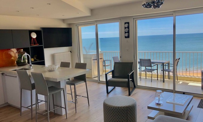 Pornichet Apartment | Exceptional view of the ocean, the beach at your feet!