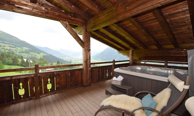 Emberg Apartment | Exclusiv Apartment Gipfelwind - SKI in/SKI out, Sauna-Jacuzzi - by "wachterhof"