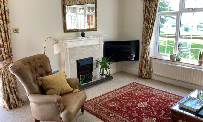 Hellidon Apartment | Exclusive 2 Bedroom Apartment with Summer House and Hot Tub