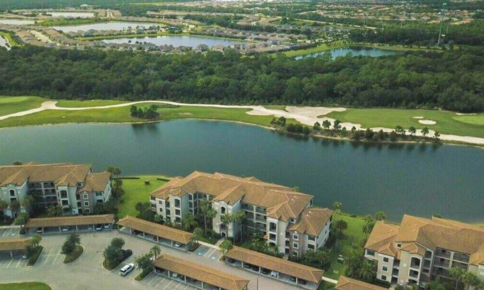 Lakewood Ranch Condo | Exclusive 2 BR Lakefront Condo in Lakewood National - The Duffers Retreat