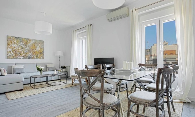 Palos de la Frontera Apartment | Exclusive 3BR Apartment Near Retiro Park. Reina Sofia II