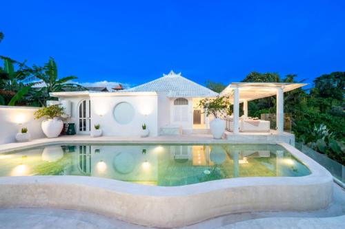 Mas Villa | Exclusive 3BR Celebrity Villa - Ice Bath - Sauna - Jacuzzi - Outdoor Gym - BBQ - Stunning Rice Field & Jungle Views