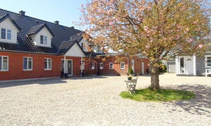 Dollerup Apartment | Exclusive 5 star apartment - Diekkier for 4-9 pers. sauna, quiet location