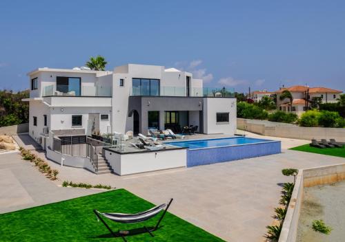 Ayia Napa Villa | Exclusive 7-Bdr Villa with Panoramic Views & Saltwater swimming pool!
