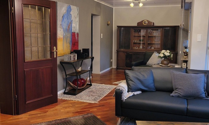 Huttenheim Apartment | Exclusive apartment, ideal for trade fair visitors in Düsseldorf