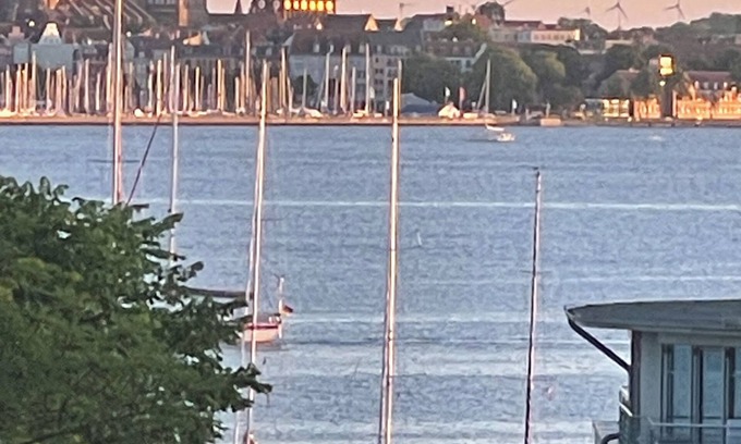 Altefaehr Apartment | Exclusive apartment with harbor view - 200m to the beach promenade on Rügen