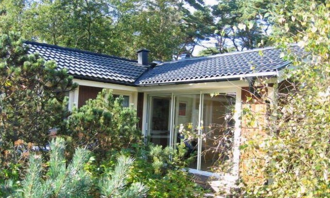Degeberga Cottage | Exclusive beach house 40 meters from the sea, cycling and walking trails around the corner.