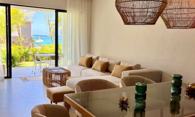 Belle Mare Apartment | Exclusive beachfront apartment