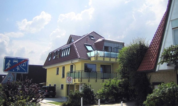 Duhnen Apartment | Exclusive beachfront apartment - 4 people - balcony overlooking the lake - parking
