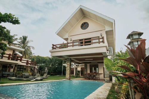 Catmon House | Exclusive Beachfront House w/Pool & Saltwater Tub