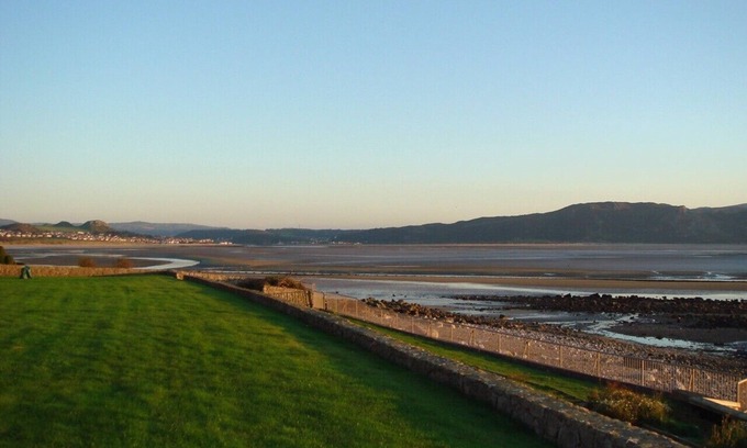 Llandudno Ski Chalet | Exclusive beachside lodge with panoramic sea views and beach access.