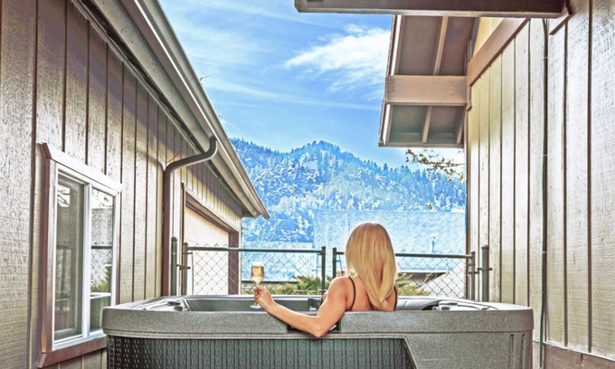 Wrightwood Ski Chalet | Exclusive Chalet w/hot tub & sauna - less then 60 miles from LA