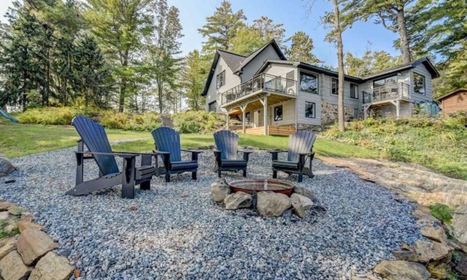 Gravenhurst Cottage | Exclusive Cottage with water views from all points