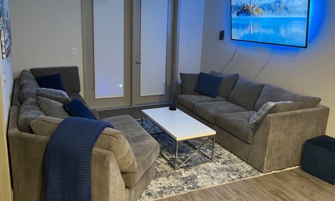 The Woodlands Apartment | 💎Exclusive Hidden Gem/King Bed/Romantic Night