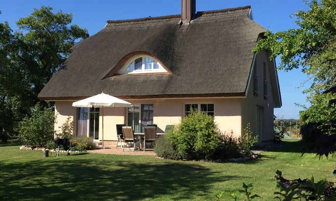 Lobbe House | exclusive holiday home on Rügen, near the beach, family vacations on the Baltic Sea.