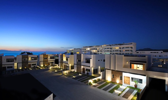 La Paz House | Exclusive House, spectacular view, private gated community.