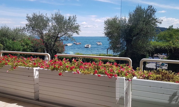 San Felice del Benaco Villa | Exclusive Villa on the beach