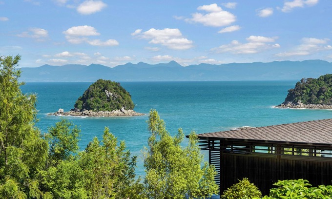 Ngaio Bay Cabin | Exclusive Jacuzzi Suite - Ocean Views