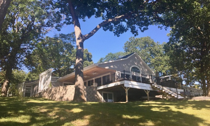 Powers Lake Villa | EXCLUSIVE LAKEFRONT with beach, beach house, piers, trampoline + sister villa