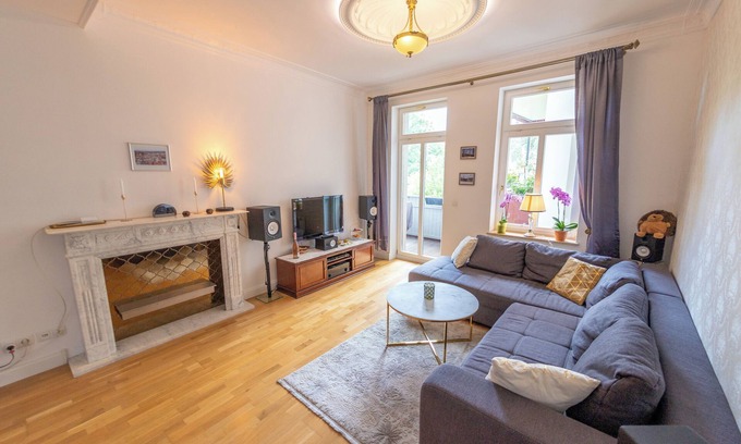 Sud Apartment | Exclusive large central apartment with balcony & stucco