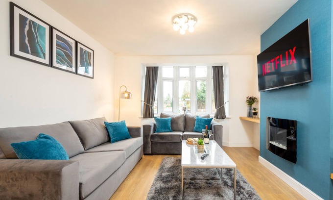 Shirley House | "Exclusive" Luxury modern 4-bed -Solihull, JLR, NEC, Resorts World, Airport, HS2