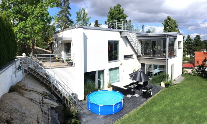 Svalnas House | Exclusive modern house 300 m from station. Close to city, water and nature