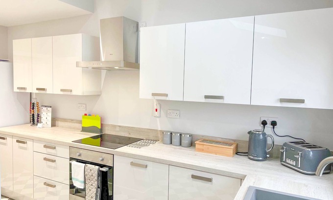 Olton House | *Exclusive* Modern, Stylish 3-bed, sleeps 6 -Birmingham,Solihull,NEC,Airport,HS2