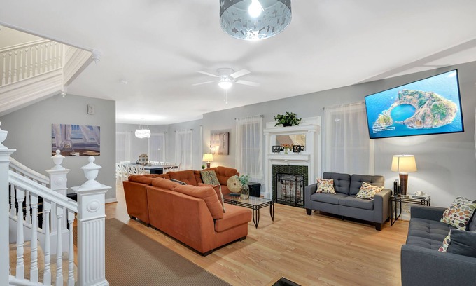 Atlantic City House | Exclusive Oceanfront House –Pickleball Rackets, Bikes Included