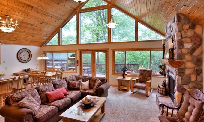 Winter House | Exclusive PRIVATE ISLAND for your group on Lake Winter