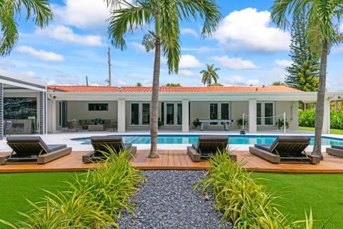 Miami Gardens House | Exclusive Retreat Poolside Oasis and Entertainment L49