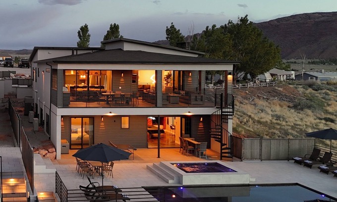 Moab South Valley House | Exclusive Retreats Desert Vista 6 Bedroom all Suites - Ultimate Vacation Home