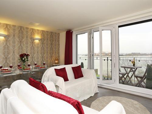 Greenwich Apartment | Exclusive Riverview Apartment