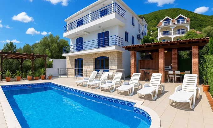Denovici House | Exclusive Seaside 7 bedrooms Villa with private pool