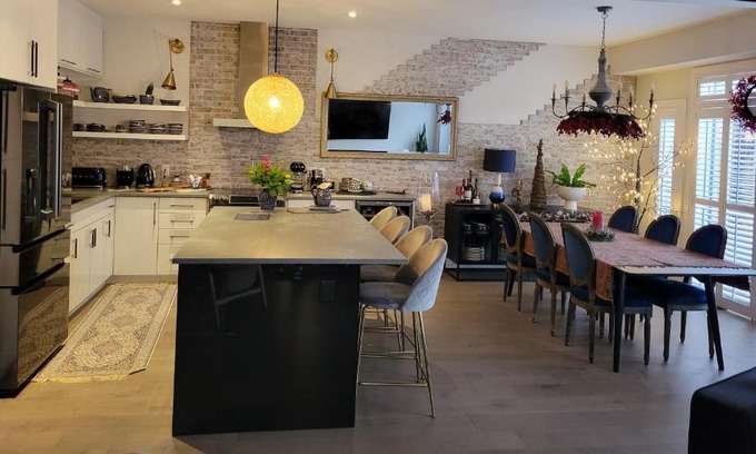Waterloo Villa | Exclusive Townhome near West-Side Trails