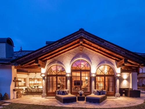 Sankt Johann in Tirol Villa | Exclusive Tyrolean Chalet near Ski lifts