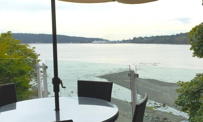 Departure Bay House | EXCLUSIVE, UNCOMPROMISING OCEANFRONT EXECUTIVE HOME