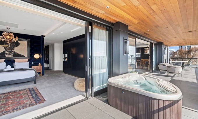 Grafton Apartment | Exclusive Urban Apartment, Entire Floor, Hot Tub