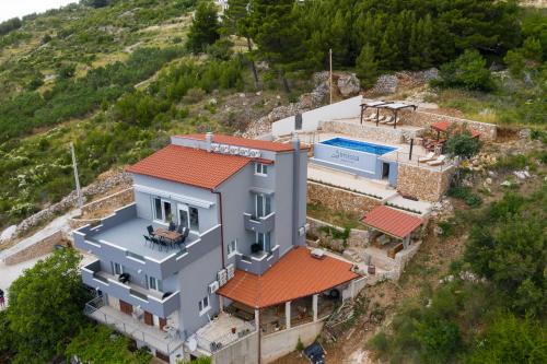 Ruskamen Villa | Exclusive Villa Almissa with swimming pool and sea view