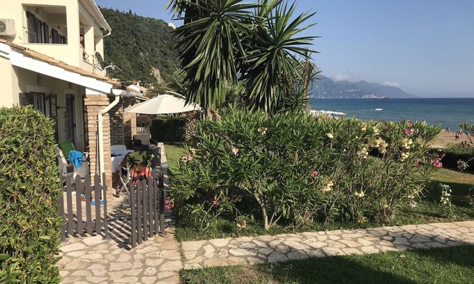 Parelia House | Exclusive villa by the sea