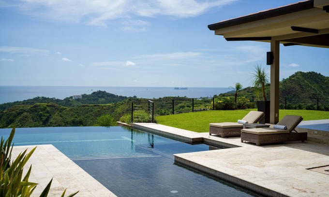 Brasilito Villa | Exclusive Villa: Gym, Infinity Pool & Housekeeping – Casa Symbiotica