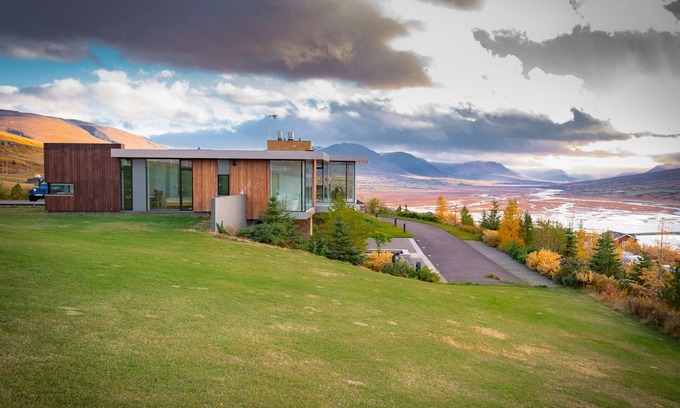Akureyri Villa | Exclusive villa opposite Akureyri