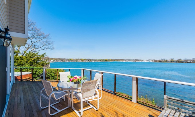 Branford House | Exclusive Weekend Summer Sale here Waterfront Beach Home🏖️Hot Tub+Stunning Views