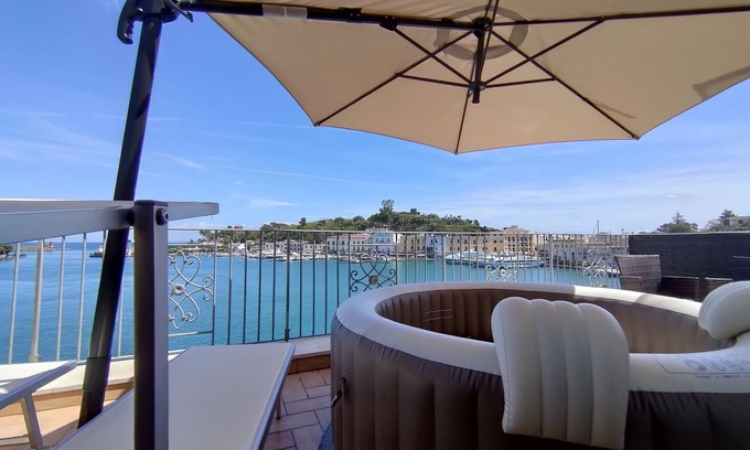 Ischia Porto Apartment | ExclusiveHoliday Porto view 5 mt from the sea Jacuzzi pool near beaches