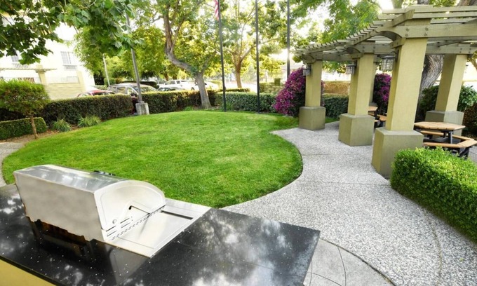 Snail Hotel | Executive 1BR Suite | Sunnyvale Center | Quiet Locale