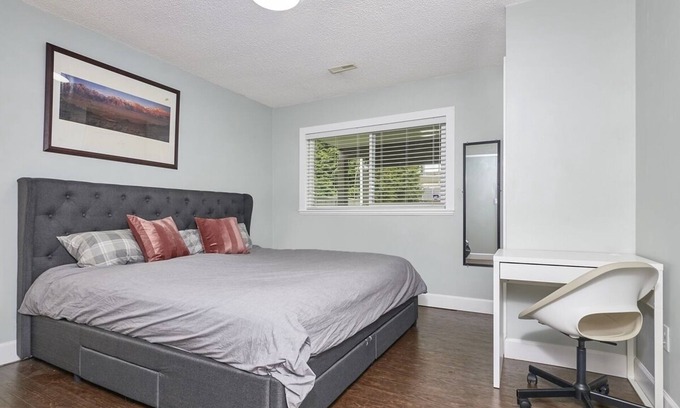 Fleetwood House | Executive 2 bed 1 bath Spacious & Centrally Located suite.