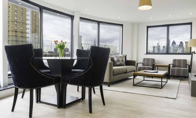 Stepney Green Apartment | Executive 2-Bed Penthouse with Stunning Views Near Canary Wharf