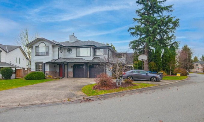 Guildford House | Executive 2 Bedroom 1 Bath suite.